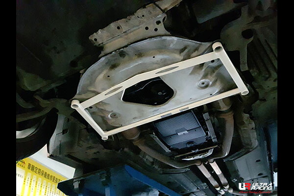 Ultra Racing フロントメンバーブレースBMW 6シリーズ E63 EH44用 (LA4-3691)【補強パーツ】【自動車パーツ】ウルトラレーシング Front Member Braces|矢東アウトレットショップ