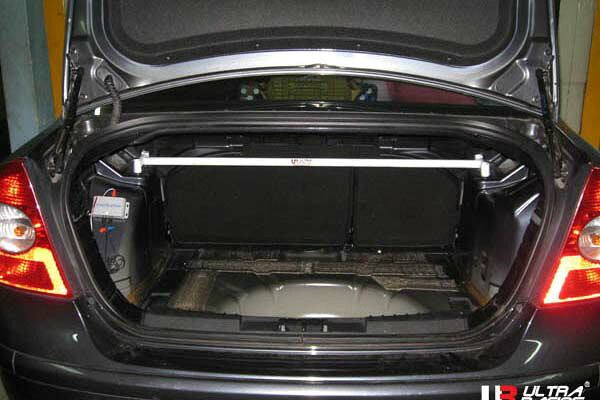 Ultra Racing リアタワーバーフォード フォーカス WF0FYD用 (RE2-629A)【補強パーツ】【自動車パーツ】ウルトラレーシング Rear Tower Bar｜矢東アウトレットショップ 21,236円