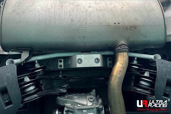 Ultra Racing リアメンバーサイドブレースBMW X4 G02 UJ20用 (RL2-4004(B))【補強パーツ】【自動車パーツ】ウルトラレーシング Rear Member Side Braces｜矢東アウトレットショップ