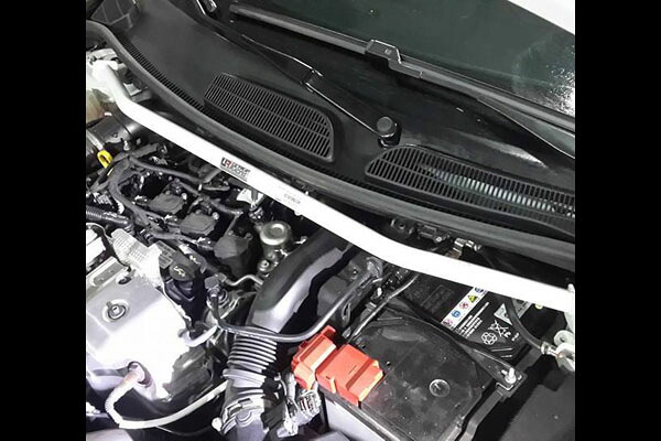 Ultra Racing フロントタワーバーフォード フィエスタ WF0SFJ用 (TW2-2876)【補強パーツ】【自動車パーツ】ウルトラレーシング Front Tower Bar|矢東アウトレットショップ