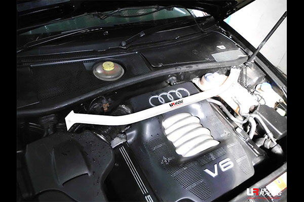 【エントリーでポイント10倍】Ultra Racing フロントタワーバー アウディ A6 (C5) 4BAGA/4BAPS用 (TW2-3195)【補強パーツ】【自動車パーツ】 ウルトラレーシング Front Tower Bar