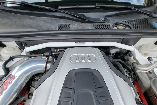 【エントリーでポイント10倍】Ultra Racing フロントタワーバー アウディ S5 カブリオレ(B8)/スポーツバック (B8) 8FCREF/8TCGWL/8TCREL用 (TW2-3653)【補強パーツ】【自動車パーツ】 ウルトラレーシング Front Tower Bar