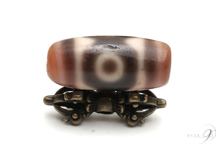 楽天市場】紅玉髄 虎牙三眼天珠 約14mm×10mm【メール便可】【z