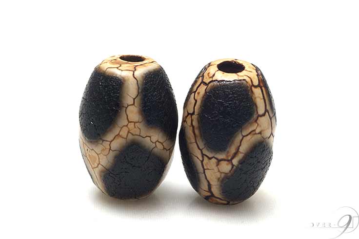 楽天市場】【黒竜紋 虎牙三眼天珠 約12mm×8mm】【メール便可