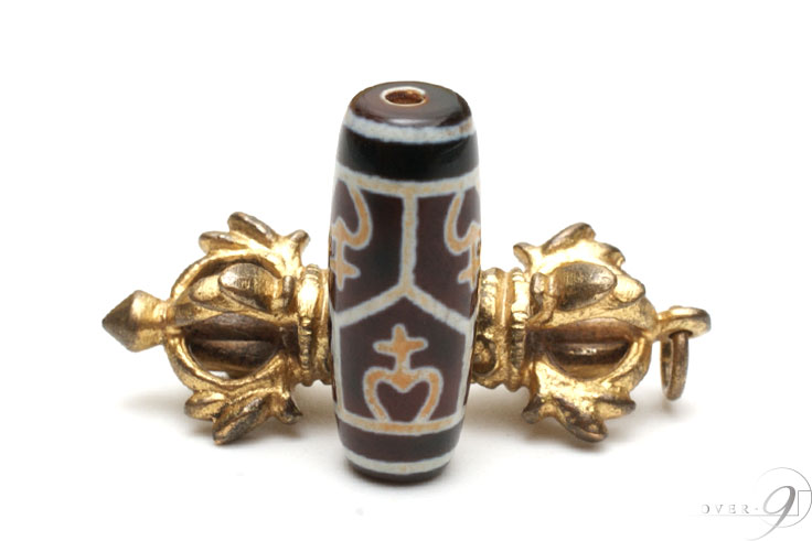 楽天市場】【老玉髄 赤 蓮花宝瓶天珠 約20mm×10mm】【メール便可