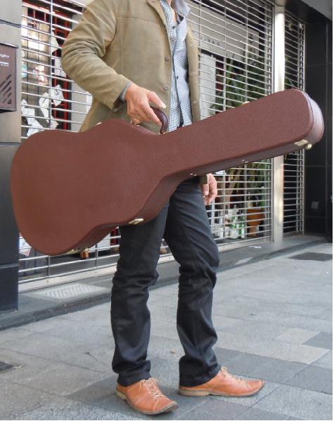 【楽天市場】クラシックギターケース ブラウンレザー（濃茶）ハードケース：おかげ様で創業100年 オワリヤ楽器