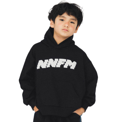 40%OFFセール SALE ヌヌフォルム 子ども服 125cm-145cm nunuforme NNFMロゴプリント スウェットプルオーバーパーカー ブラック メール便不可 25秋冬 125cm/135cm/145cm キッズ 子供服