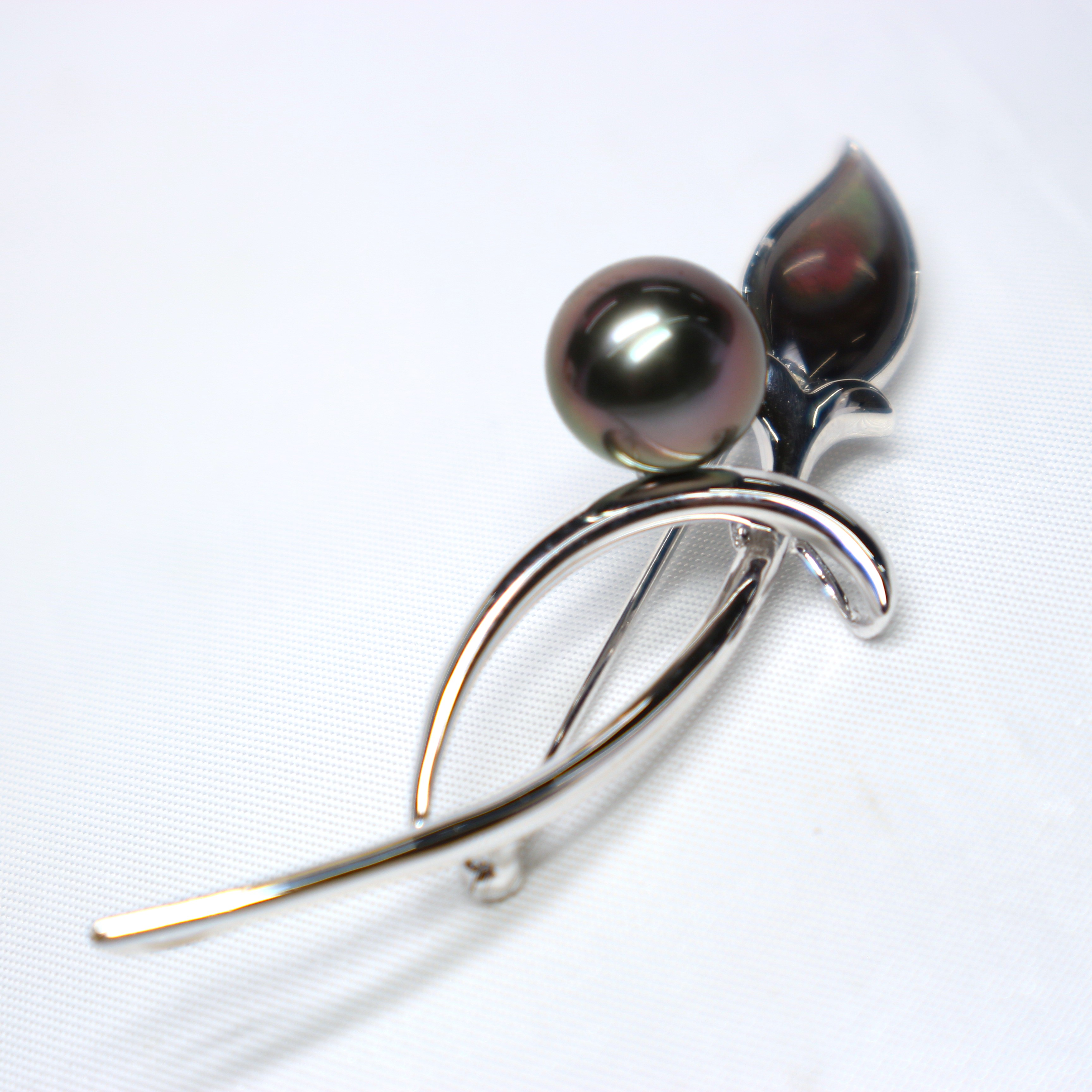 楽天市場】黒蝶真珠ブローチ（11．0mm珠、ホワイトサファイア入り