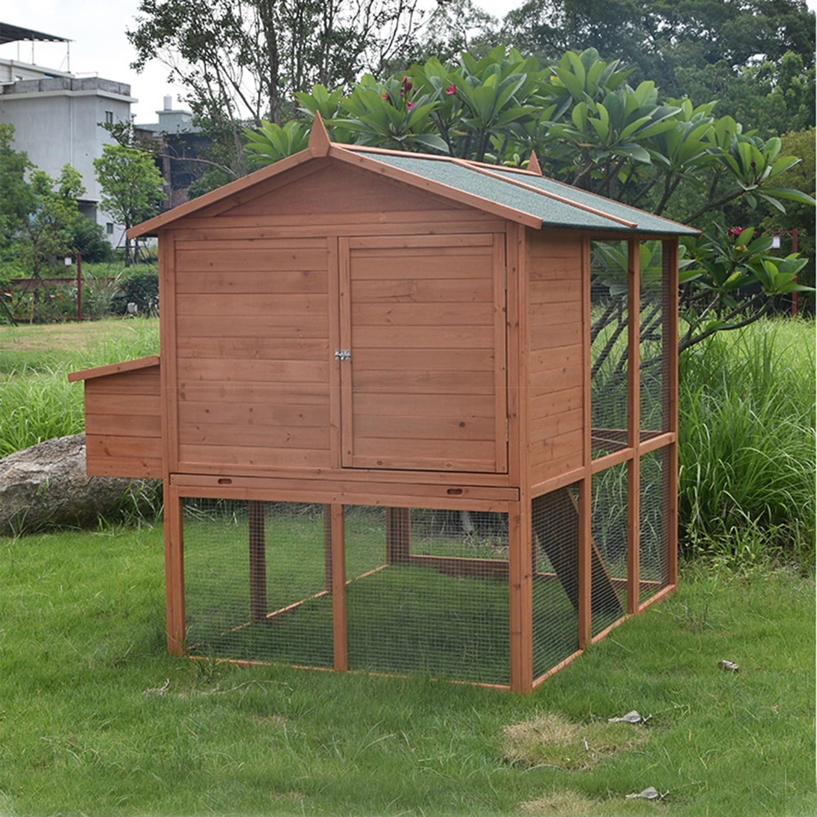 階建ての家兎用伏せ籠、雨合羽大屋根付き添い人屋内および室外用家兎掘ったて小屋、鶏、家鴨、実験材料用の木製大型家禽用伏せ籠