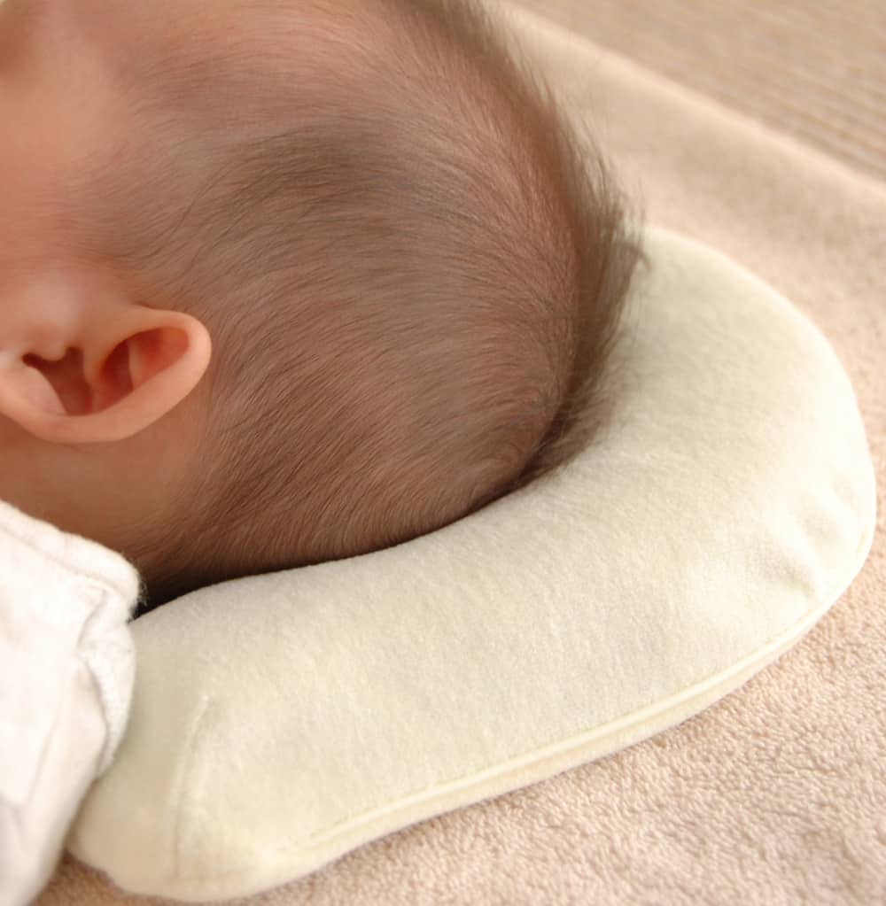 赤ちゃんの向き癖の治し方 直し方 ドーナツ枕 頭の形が気になるママへ ヘルメット治療まるわかりブログ