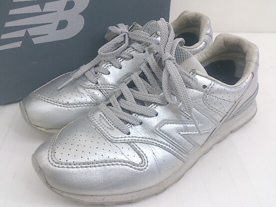 最大98 オフ Nike ナイキ Wl996als スニーカー シューズ サイズ23 5cm シルバー レディース 中古 最大98 オフ Nike ナイキ Wl996als スニーカー シューズ サイズ23 5cm シルバー レディース 中古