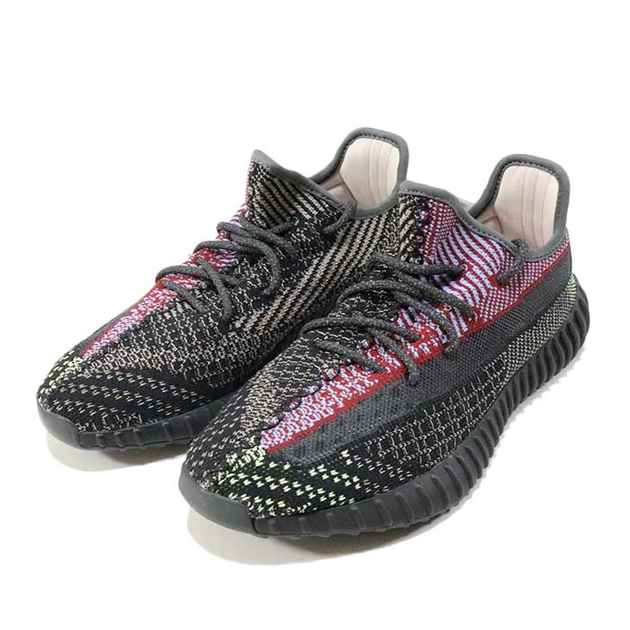 Harga dan Keistimewaan Sneakers Yeezy Boost 350 V2 Yecheil
