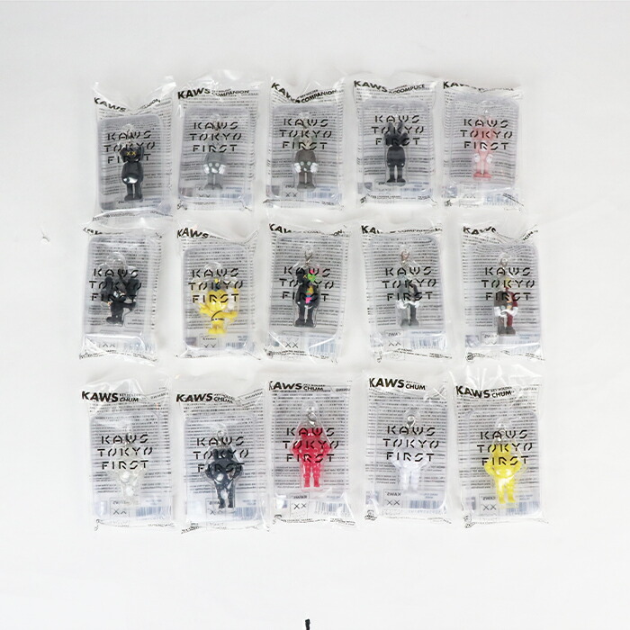 無料配達 カウズ keychain first tokyo キーホルダー KAWS 新品 - キーホルダー