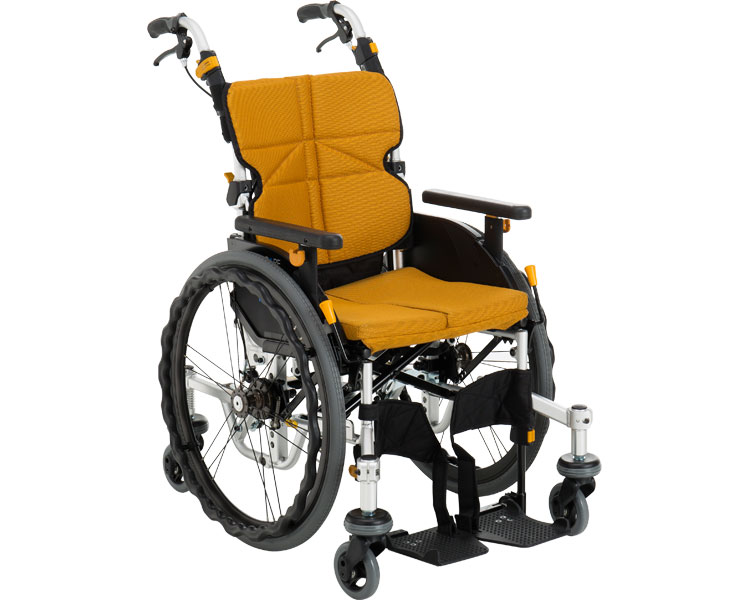 松永製作所 車椅子 ネクストコア くるり 自走用 NEXT-71B ｜車いす くるまいす 自走式 介護用品 歩行補助 NEXT-71B 中床 六輪車 肘掛跳ね上げ 脚部スイングアウト 折りたたみ 移動 介護 病院 施設 エアータイヤ