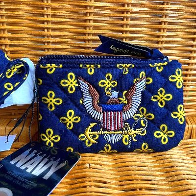1点のみ！ Vera Bradley ヴェラブラッドリー Zip IDケース & ランヤード Gold Mini Concerto with U.S Air Navy