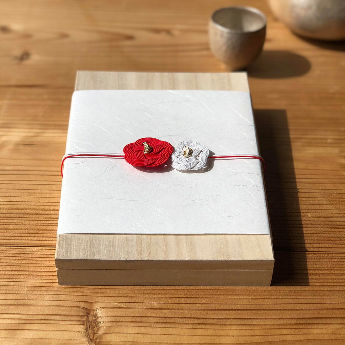 楽天市場 メール便対応 水引飾り 梅 1個入り 全2色 伊予水引 水引飾り 絹巻 オーナメント ラッピング プレゼント ボトル飾り 和雑貨 Paper Factory