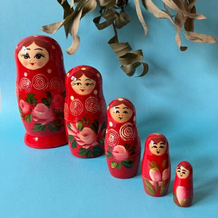 【USED】マトリョーシカ 5体セット エストニア 赤 花 人形 民芸 工芸 木製 置物 スーベニア お土産 ロシア 伝統 美術 アート 置物 雑貨 飾り【海外直輸入USED品】