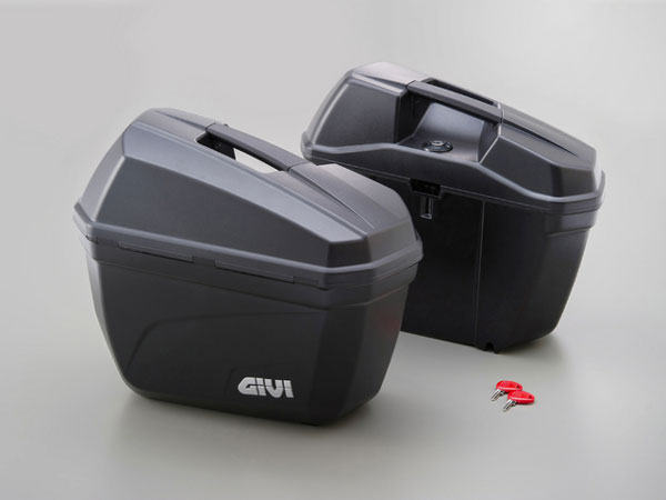 【4月14日出荷】デイトナ GIVI E22N サイドケース(左右セット)　90668