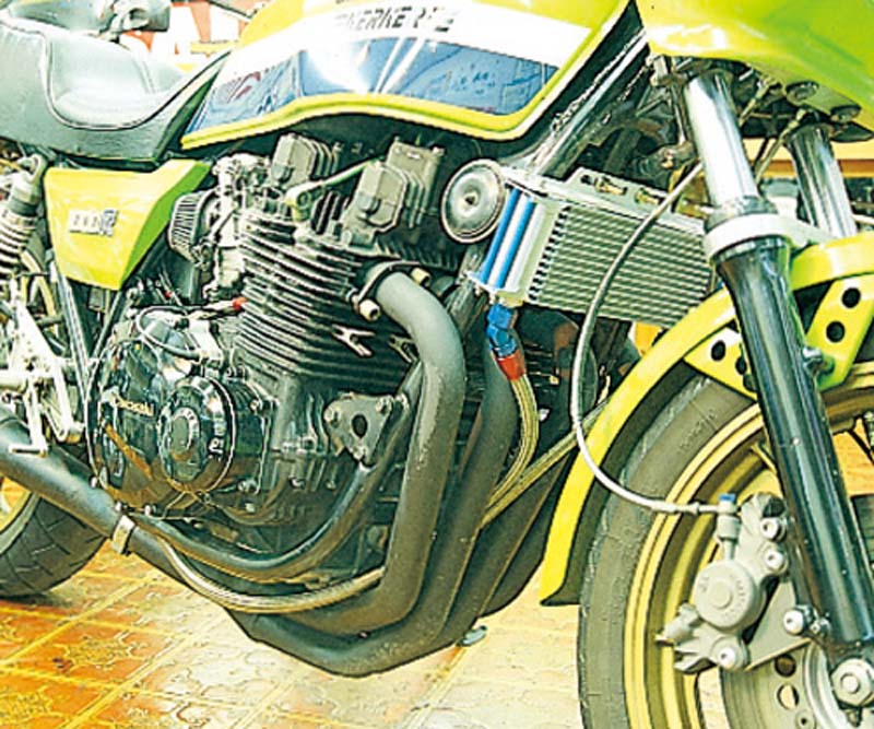 【8月1日入荷予定 受付中】ACTIVE(アクティブ) Z1000J Z1000R KAWASAKI カワサキ オイルクーラーキット(サイド廻し)ストレート シルバー ♯8 AC14057313｜PartsBoxSystemJapan