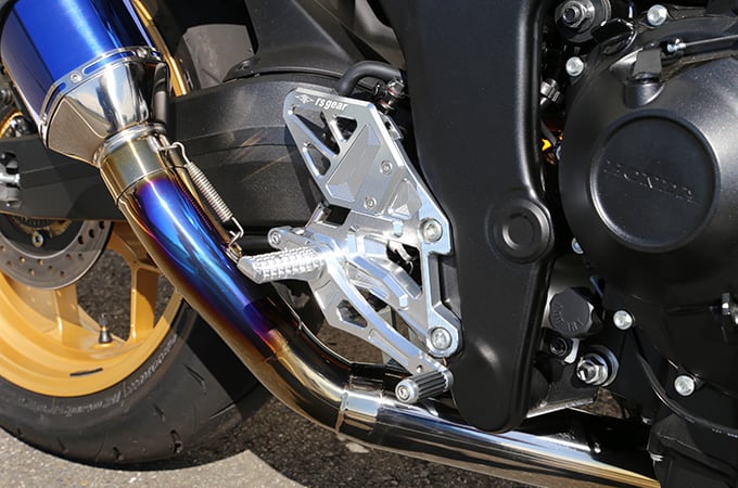 【4月21日出荷】アールズギア CB1000 HORNET/SP ライディングステップ（クリアシルバー） AC01-0700-CL