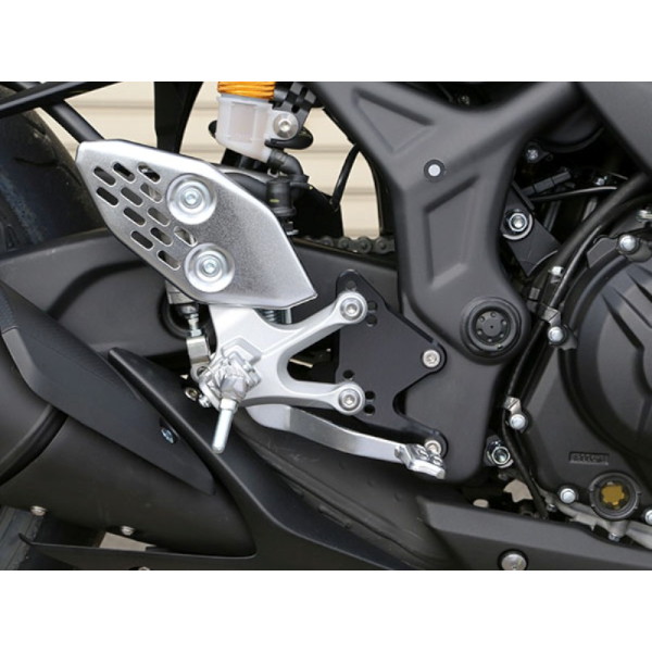 BABYFACE(ベビーフェイス) セットバックプレート ブラック YZF-R25 15-16 002-BY004BK バイク ステップ・ステップゴム 17,182円