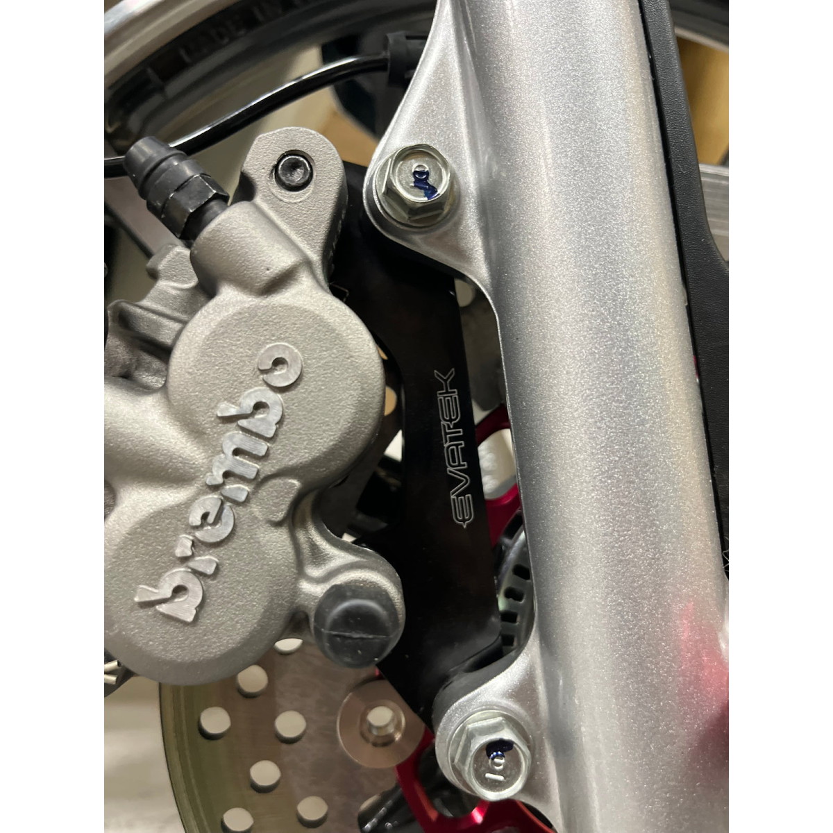 EVATEK(エヴァテック) フロントキャリパーサポート 22.9830.41 スーパーカブC125 EVT-3115-BK バイク｜パーツダイレクト店