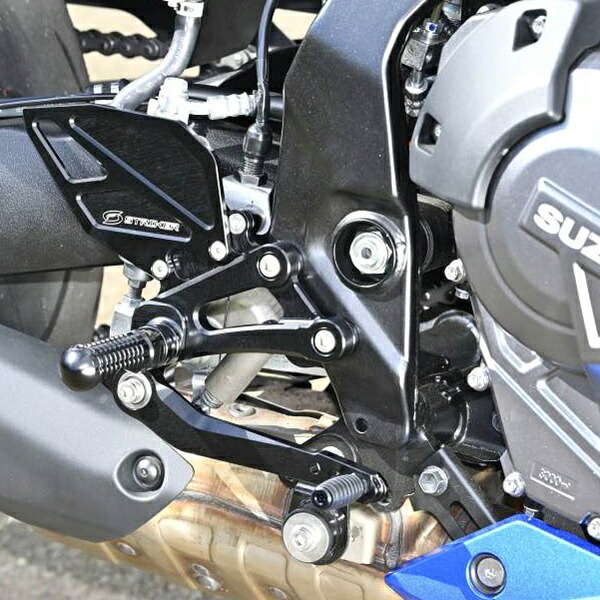 STRIKER(ストライカー) フォルティ ステップキット 4ポジション ブラック GSX-8R/GSX-8S SS-FT2169B バイク ステップ・ステップゴム｜パーツダイレクト店