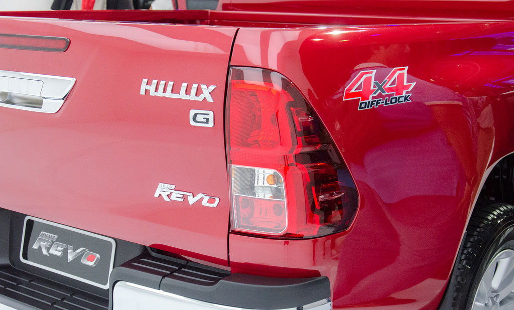 楽天市場 ハイラックス hilux 海外トヨタ純正 4x4 ステッカー 左右各一