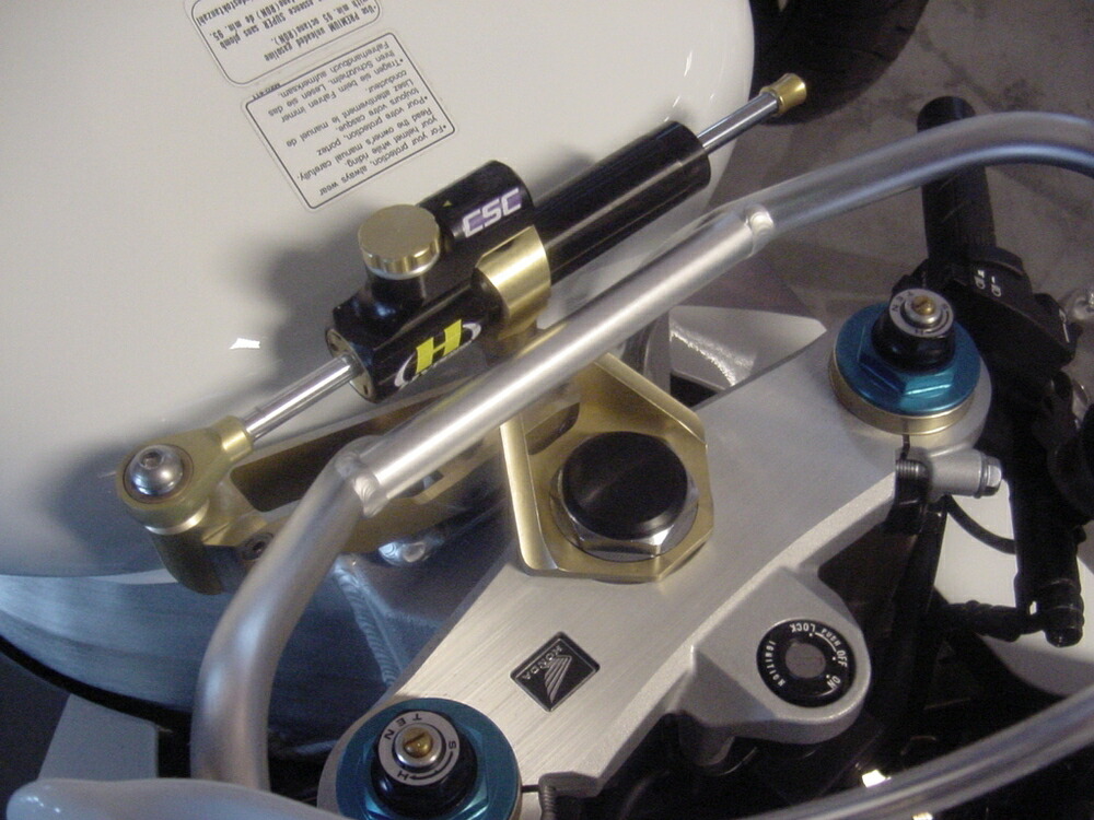 HYPERPRO VTR1000 SP-2 CNCステアリングダンパーステー 75mm/TYPE-3 ゴールド 22111024 25,423円