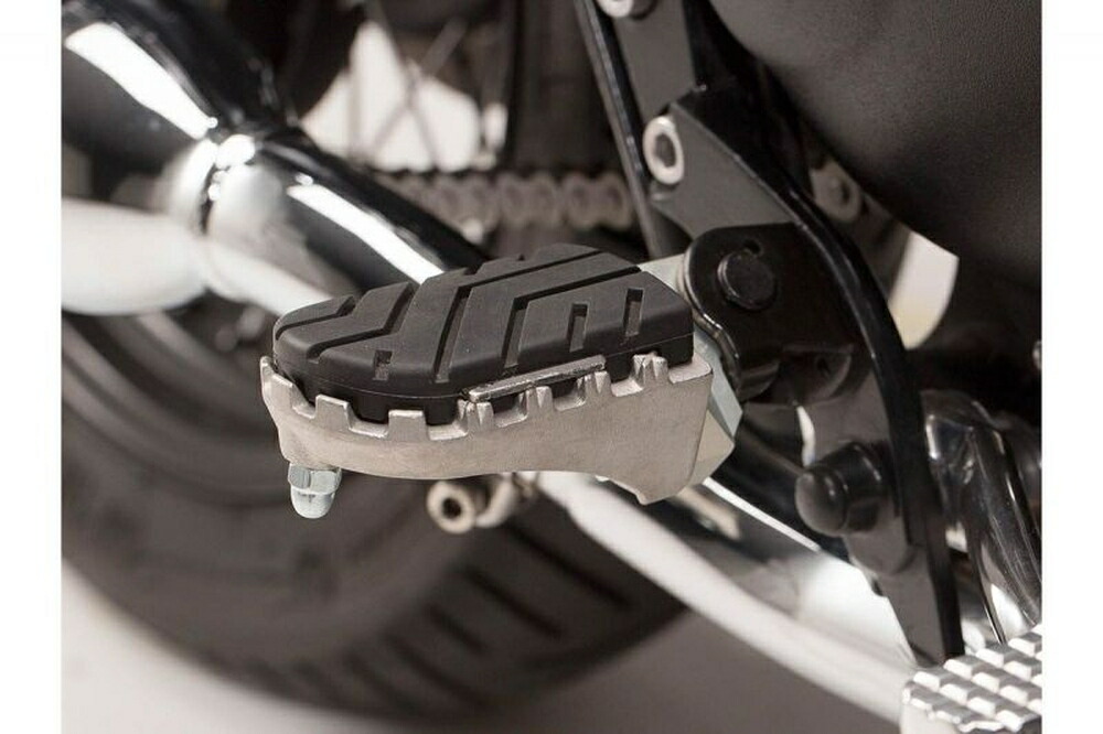 SW-MOTECH BONNEVILLE/T100 SCRAMBLER/900cc ION フットレストキット FRS1101110201/S