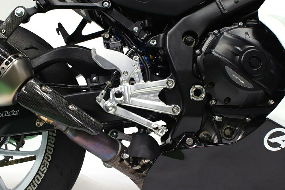 GALE SPEED GSX-R1000R/ABS Elaborate フットコントロールキット ブラック(シフター付) FCK5001B｜PartsOnline 店 40,541円