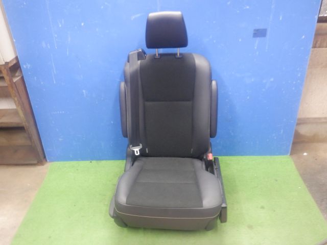 ★ノア ZRR80W Si W×B2 後期★2列目右シート ハーフレザー ７人乗り
