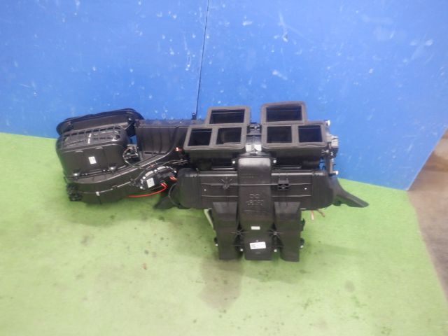 ★ベンツ Aクラス W177 3DA-177012 A200d AMGライン 前期★ヒーターユニット エバポレーター