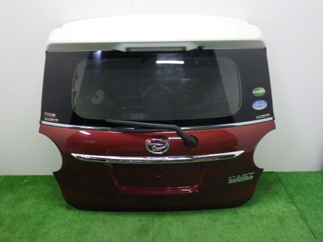 ★キャスト スタイルG SA2★リア ゲート バック ドア 67005-B2G60-B0 赤 R67 凹みなし 純正 中古