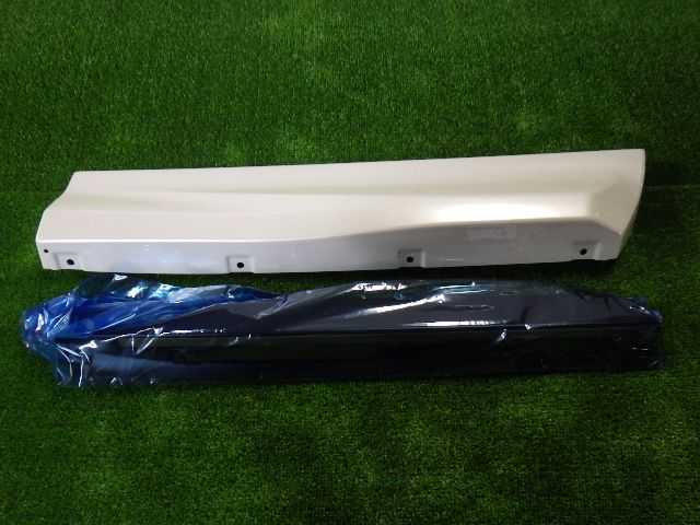 ★クラウン スポーツ AZSH36W 35系★未使用 モデリスタ リア 右 サイドスカート 090 プロテクター 76Z05-30010/20 MSD44-30005/06