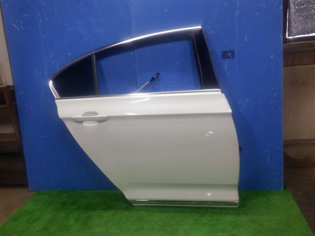 ★VW パサート B8 3DA-3CDFH TDI エレガンスアドバンス 後期★リア右ドア L0K1｜PartsportAP 店