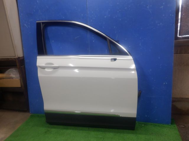 ★VW ティグアン AD1 LDA-5NDFGF TDI 4モーション ハイライン 前期★フロント右ドア LB9A ピュアホワイト