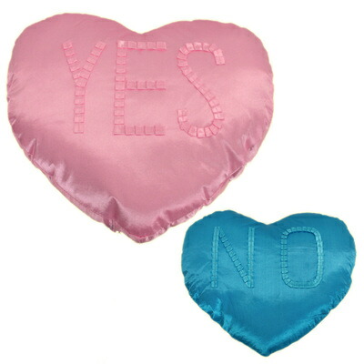 [2点セット] ハートLOVEクッション(LOVE PILLOW) 【 結婚式二次会 イベント用品 ドッキリグッズ まくら yesno おもしろグッズ パーティー用品 賞品 盛り上げグッズ 宴会グッズ パーティーグッズ イエスノー枕 ジョークグッズ ウェディングパーティー 景品 どっきり 】