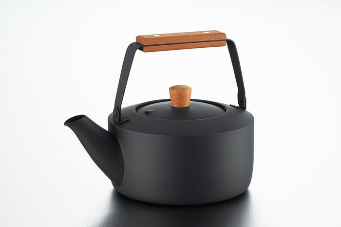 【直送品】茶き くろいろ湯わかし 小 CHA-11 0675104 161×219×174粍 600g 1500ml 2022 STAGE GIFT CATALOG 229続きもの【ヘルシ必要経費】勝手もと設備 膳立て手道具 勝手もと 一皿分の料理 煮炊き