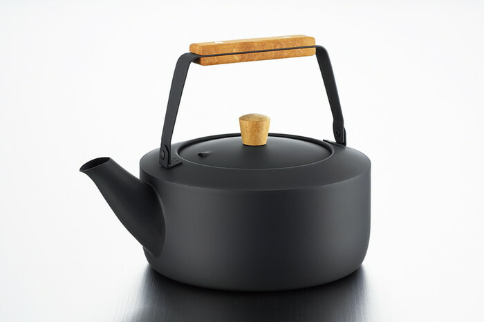 【直送品】茶き くろいろ湯わかし 大 CHA-12 0675105 181×237×179粍 700g 2000ml 2022 STAGE GIFT CATALOG 229続きもの【ヘルシ必要経費】勝手もと設備 膳立て手道具 勝手もと 一皿分の料理 煮炊き