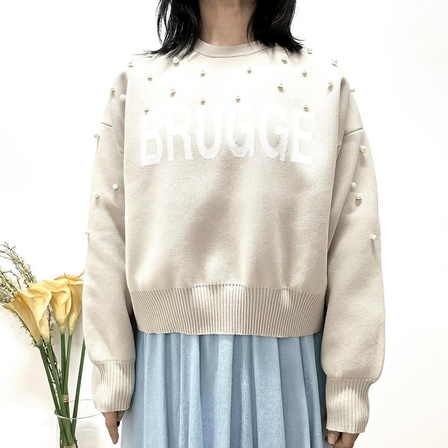 【直送品 北海道沖縄離島不可】MONiLE パール付きロゴジャカードニット ベージュ F(フリー)【返品キャンセル不可】