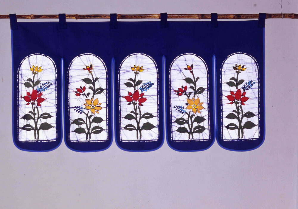 ●【送料無料】日本製・新品・ろうけつ染めのれん（丸紋）150㎝● 楽天市場】ろうけつ染めのれん（150・90・45cm） : ショップ