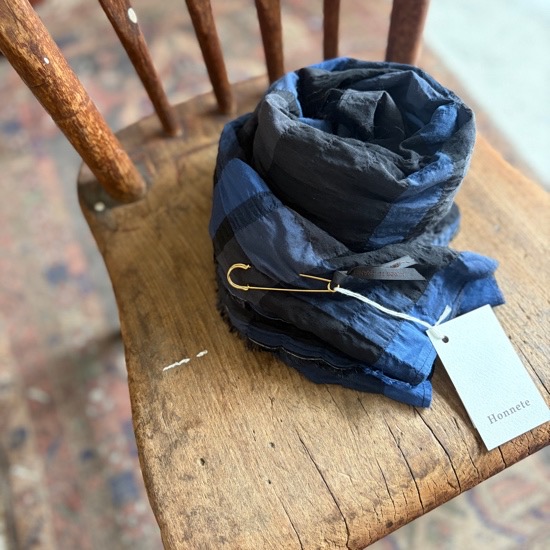 Honnete  オネット 読み合わせる柄袈裟 Wide Stole Shirring Check