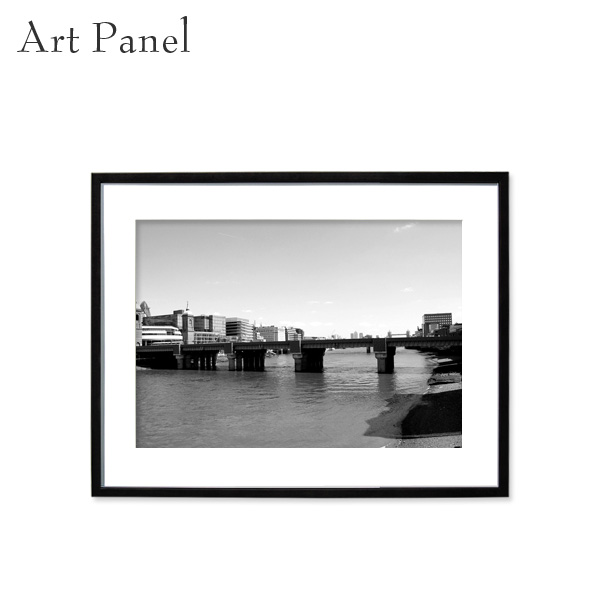イギリス アート ロンドン橋 UK 川 街 風景 アートパネル モノクロ モノトーン おしゃれ 絵 白黒 写真 壁掛け ポスター フレーム付き 装飾 壁面 絵画