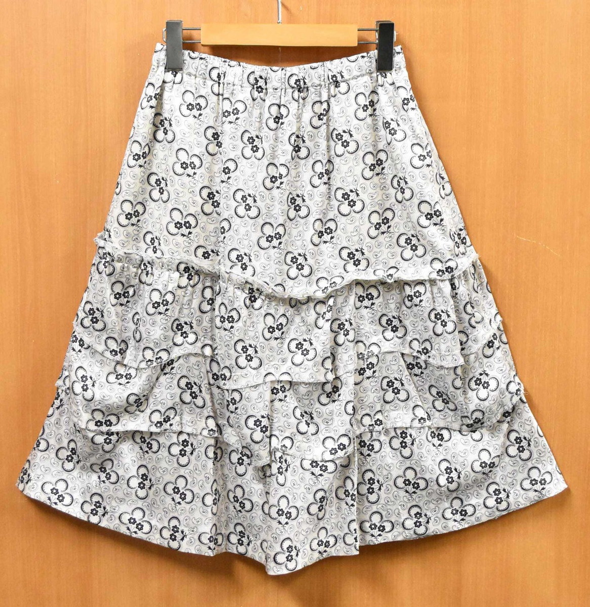 【AD2008】2000年代 日本製 tricot COMME des GARCONS トリコ コム・デ・ギャルソン シアー素材 ミディアム丈 フレアスカート ティアード ミモレ丈 ホワイト&times;ネイビー総柄 ペイズリー系花柄 フリーサイズ扱い M相当～XL相当【中古】▼｜古着雑貨ペンギントリッパー