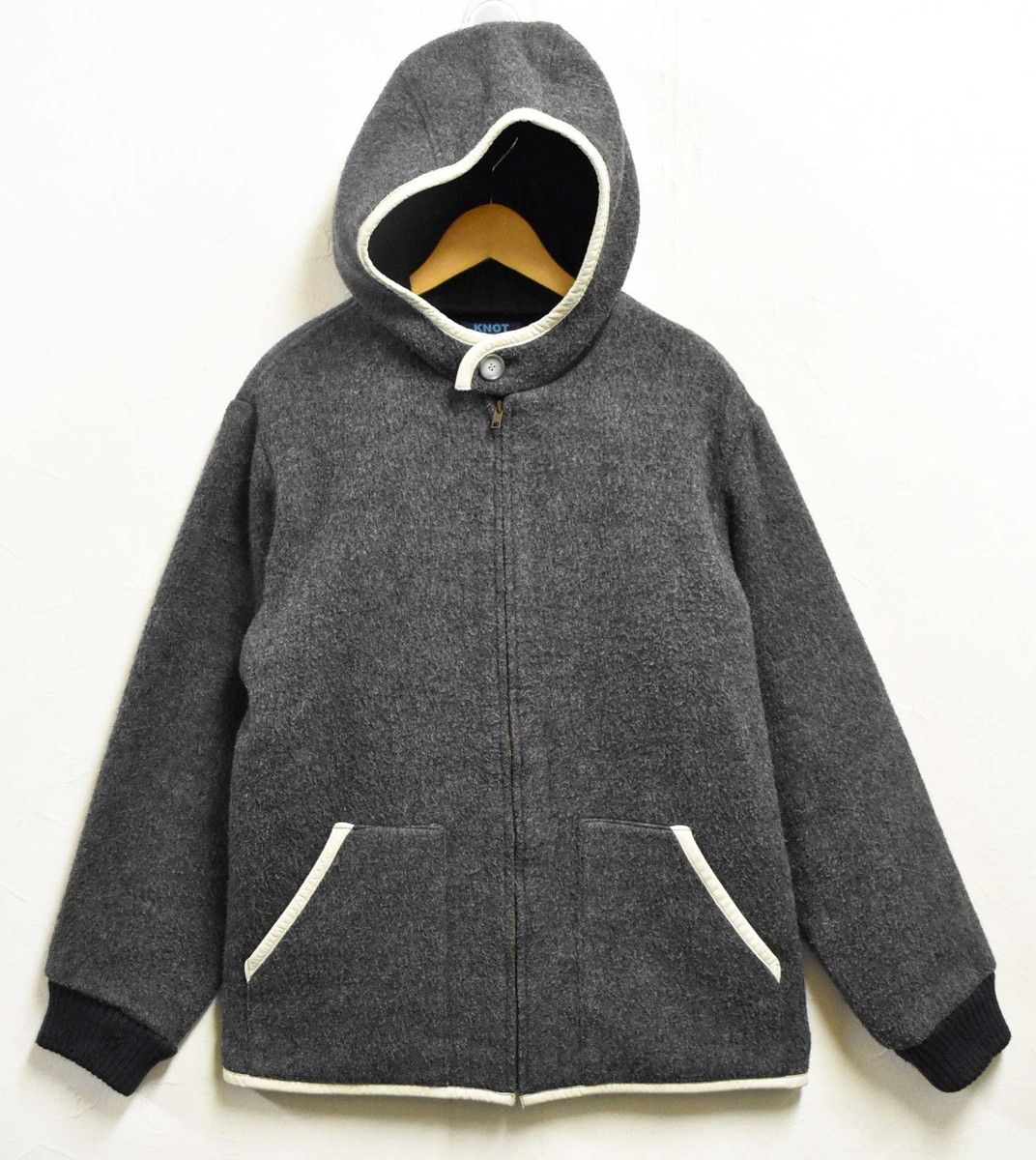 日本製 KNOT MADE IN WORLD MIW 絨毛厚地の外套 遊撃手丈 ボンネット付き添い人 フルジップ 絨毛上衣 まっ黒い薄墨色 メンズM好いかげんに【中古】▼ コート・ジャケット-メンズファッション