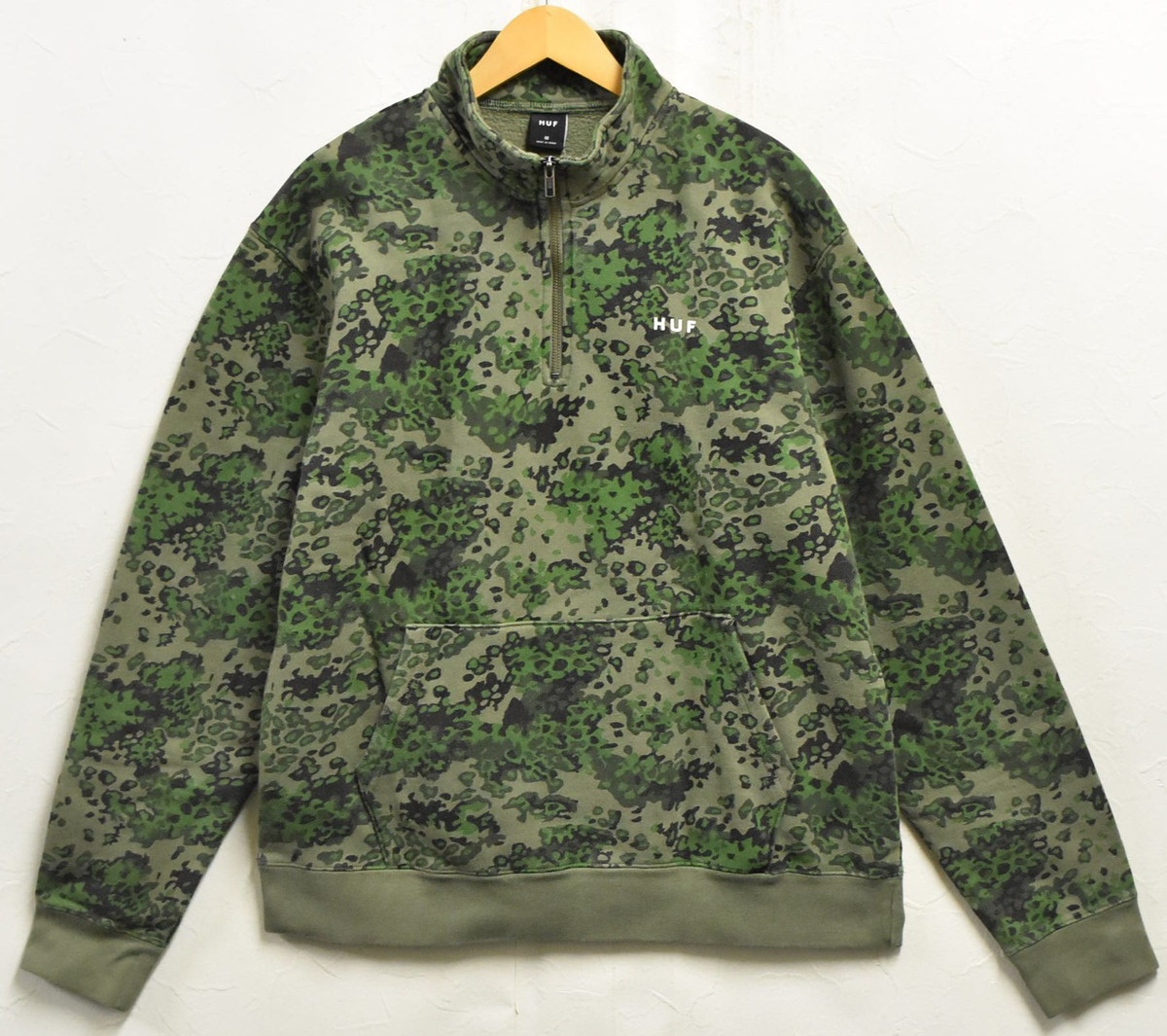 【逃げ口】【未当て嵌める品】【見せびらかす試着品】HUF ハフ 長袖 ハーフジップスウェット カーキ緑であること 化けの皮柄 メンズＭ【新品】▼
