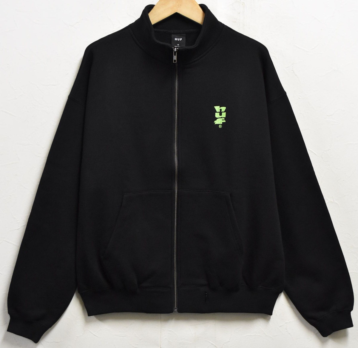 【逃げ口】【未当て嵌める品】【見せびらかす試着品】HUF ハフ 長袖 フルジップスウェット 上衣 ロゴタイプ刺しゅう 黒いこと メンズＭ【新品】▼