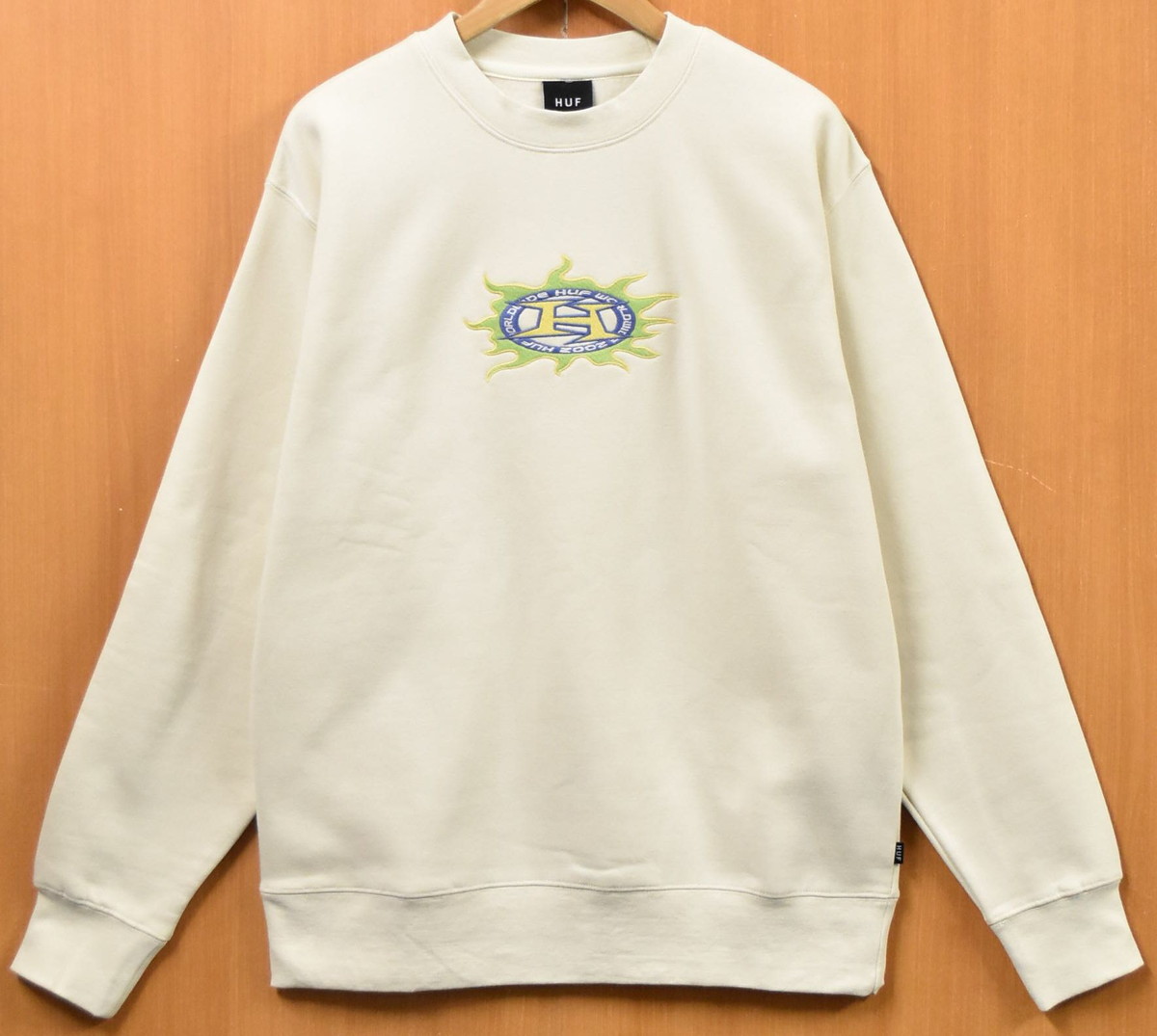 【逃げ口】【未当て嵌める品】【見せびらかす試着品】HUF ハフ 長袖 プルオーバースウェット ロゴタイプ刺しゅう 裏起毛 象牙色系 メンズM【新品】▼