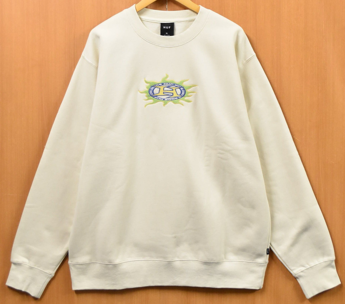【未使用品】【展示試着品】【ビッグサイズ】HUF ハフ 長袖 プルオーバースウェット ロゴ刺繍 裏起毛 アイボリー系 メンズXL【新品】▼